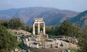 Delphi - Arachova Tour by Athens Luxury Transfer